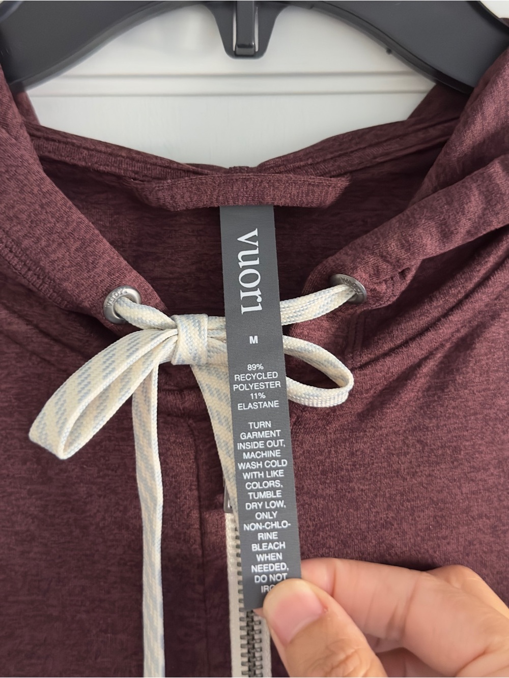 Vuori Halo Performance Hoodie 2.0 in Ruby
Heather Size Medium - Picture 4 of 7